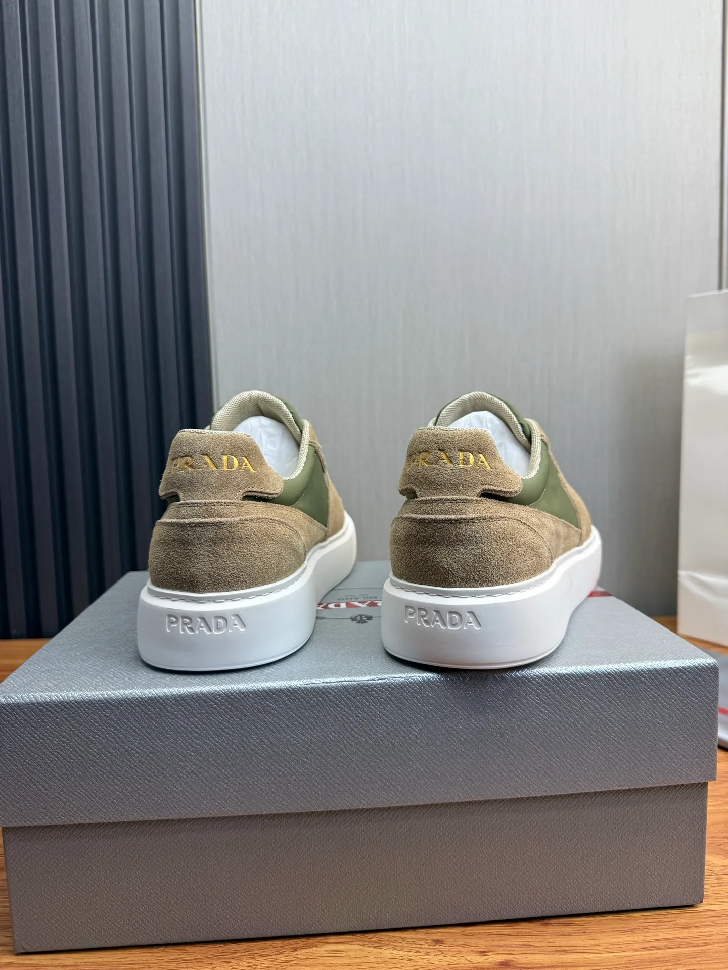 Factory price 560💰 [PRADA] Men’s shoes are popular in the counter, official website is synchronized, 1 high-quality shipment ✔️Original cowhide + cowhide lining, 1🆚1 replica, original sole, 38-45 (45 customized, non-refundable)